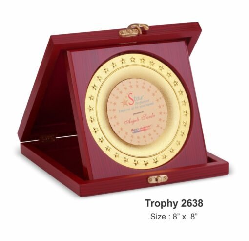 Round Shield Plaque With Wooden Box TRO - 2638