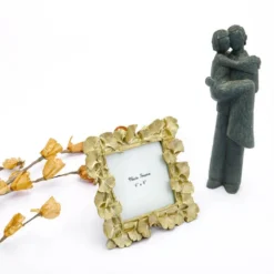 Fluted Leaf Design Photo Frame